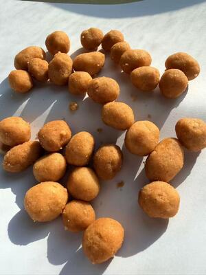 Cacahuetes recubiertos con sabor a carne de res con cinco especias BBQ