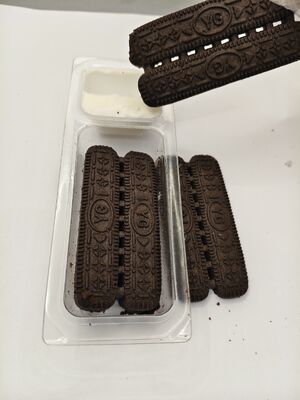 Crujientes con salsa de crema de leche con 35% de sólidos de leche y envasado en compartimentos - Mezcla de aperitivos saludables reducida en lactosa