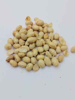 Soja tostada crujiente sin cáscara con alto contenido de proteínas ligeramente salada