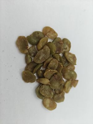 Chips de frijoles amarillos con infusión de ajo de oro negro