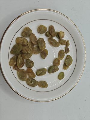 Chips de frijoles amarillos con infusión de ajo de oro negro
