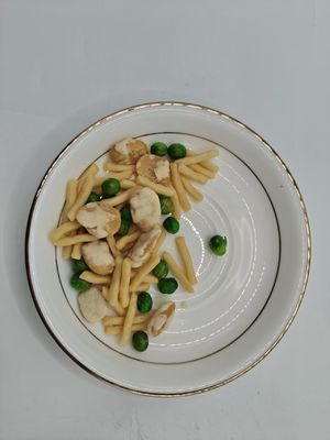 camarones y judías mezclados, salvados, rebanadas de frijoles, aperitivo