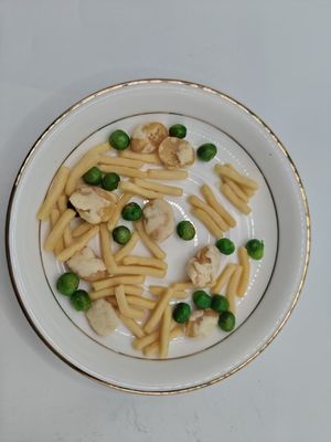 Comida saludable con sal, mezcla de camarones y frijoles