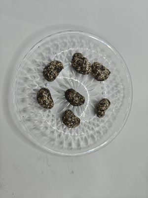 Nueces de sésamo blanco y negro
