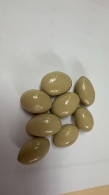 Frutos secos cubiertos de chocolate (almendras) y frutos secos cubiertos de chocolate de yogur (almendras)