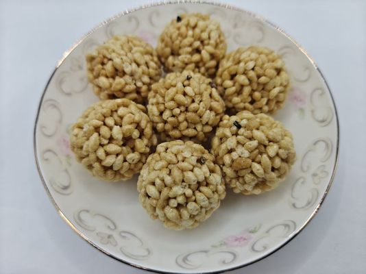 Paquetes a granel de bolas de arroz con frutos secos y alto contenido de proteínas, origen del país