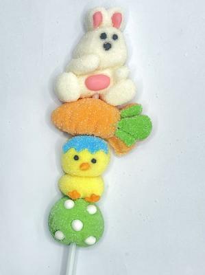 Adorables personajes de malvavisco en palitos