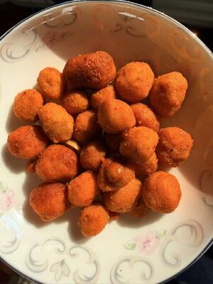 Snack de cacahuete Golden Yolk Crunch con yema de huevo salada y sabor picante en embalaje OEM personalizado