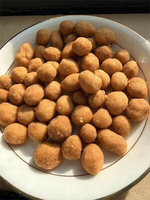 Envases de cacahuetes asados, horneados, salados y recubiertos