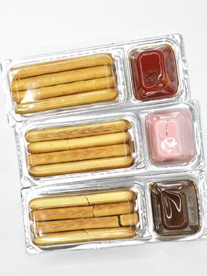 Galletas crujientes con salsa de fresa y puré de fresa real y calcio enriquecido, ¡aperitivos para niños sin OGM para la lonchera!