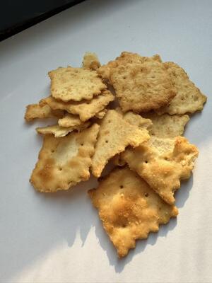 Galletas Crisp con burbuja de soda sabor a bacalao Wasabi