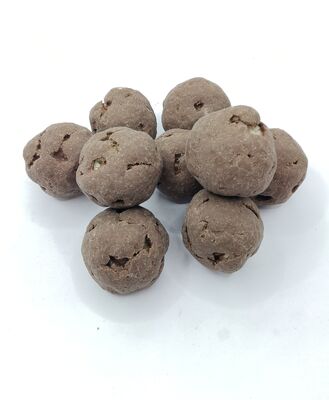 Ricas bolas de arroz crujientes con chocolate amargo y dulzura equilibrada: bocadillos perfectos de soja