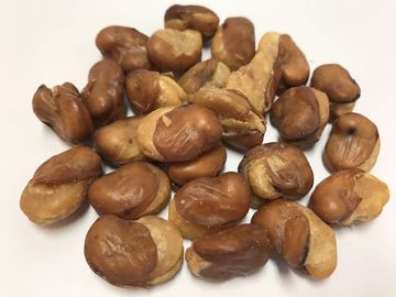 Snacks salados de las habas, habas asadas picantes sanas ningún pigmento