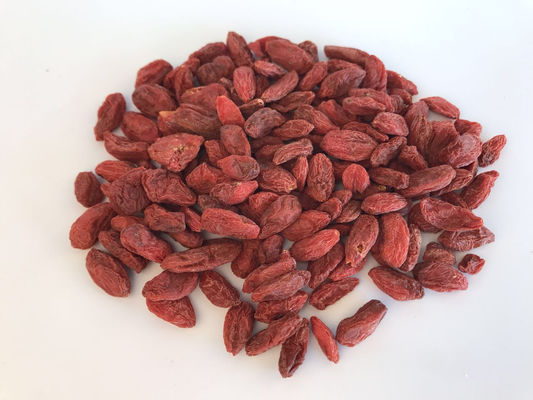 Materia prima de Goji de la baya de los bocados rojos de los frutos secos, OEM deshidratado de los bocados de la fruta disponible