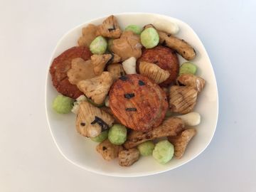 Los microelementos deliciosos de los bocados de la mezcla de la galleta del arroz contuvieron bueno para el estómago