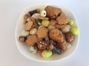 La mezcla picante de la galleta de los bocados de la comida del cacahuete/del arroz 2 baja en calorías en minorista empaqueta