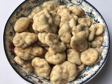 Bocado de la haba de la materia prima, sabor amoroso cocido crujiente del pasto de las habas
