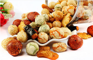 Mezcla de la galleta del arroz del Wasabi que sopla, galletas deliciosas del arroz del gusto curruscante con las nueces 