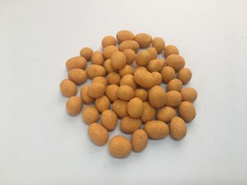La vitamina cubierta harina curruscante de la nutrición de los cacahuetes contiene sabor picante de las comidas de bocado