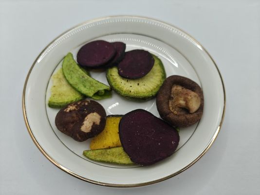 Descubre la combinación perfecta de ingredientes naturales: Nueces de macadamia tostadas con MEZCLA VEGETAL VF