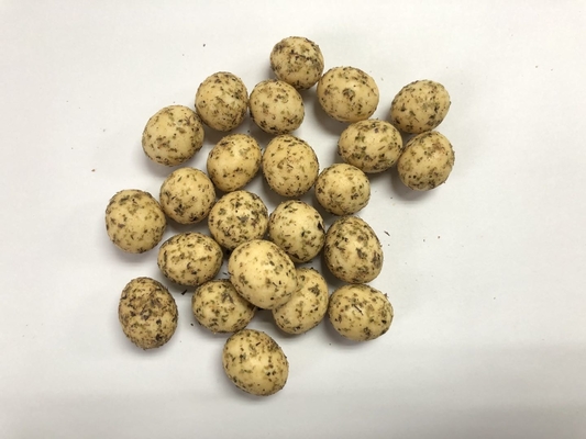 Sabor curruscante de la alga marina del cacahuete de la harina de las galletas del vegano natural lleno revestido del bocado