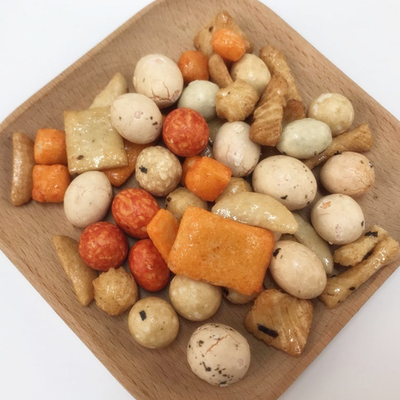 Mezcla curruscante sana del rastro de la galleta del arroz con el buen gusto Fried Crispy Snacks de los cacahuetes popular